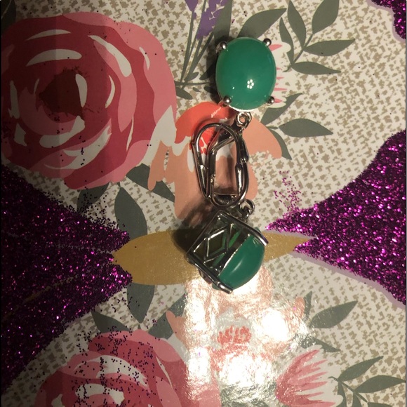 Sterling silver green stone earrings. - Picture 2 of 3